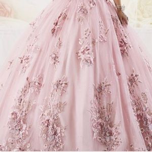 Meet your Posher, Alyssa and  alexandra